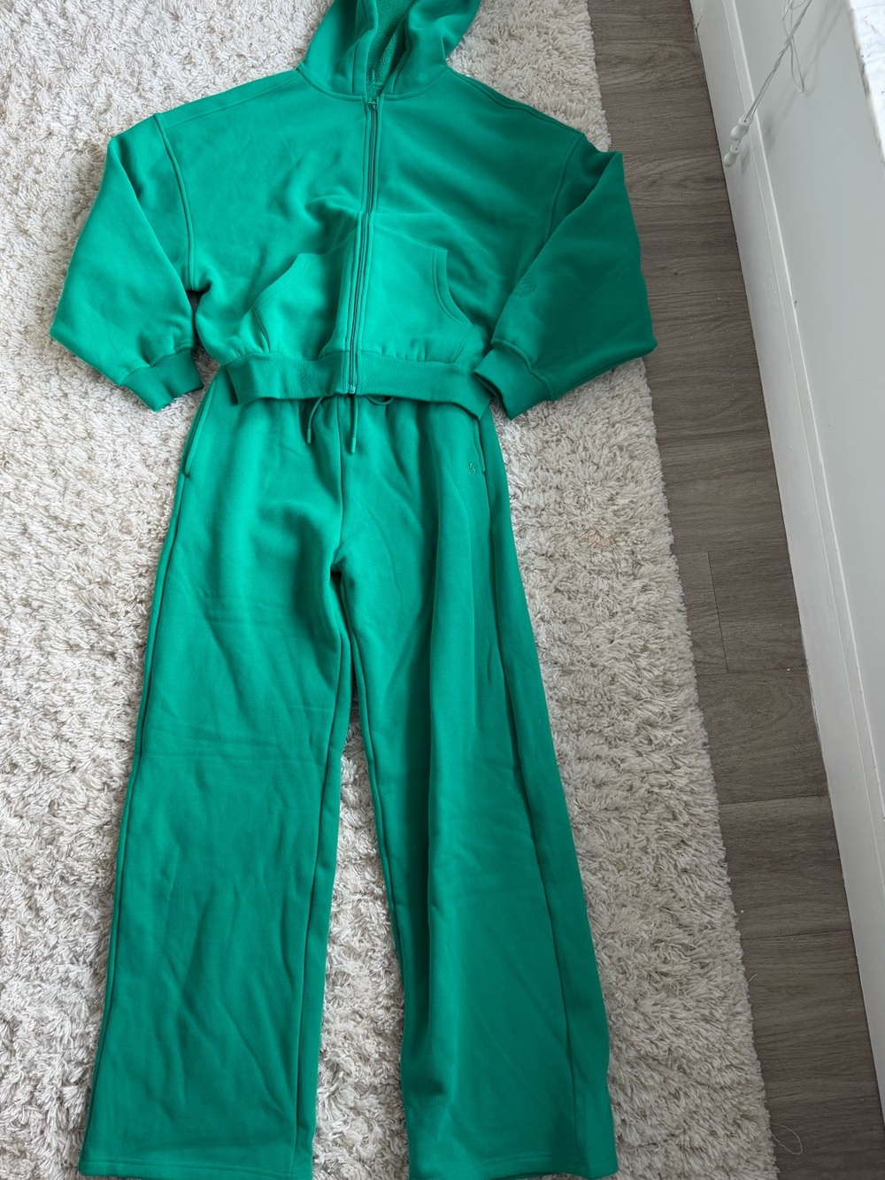 BuffBunny Green Cropped Zip Hoodie & Wide-Leg Joggers Set - Picture 2 of 9